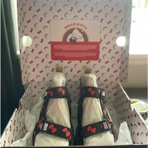 Dr Marten Hello kitty vegan platform sandal